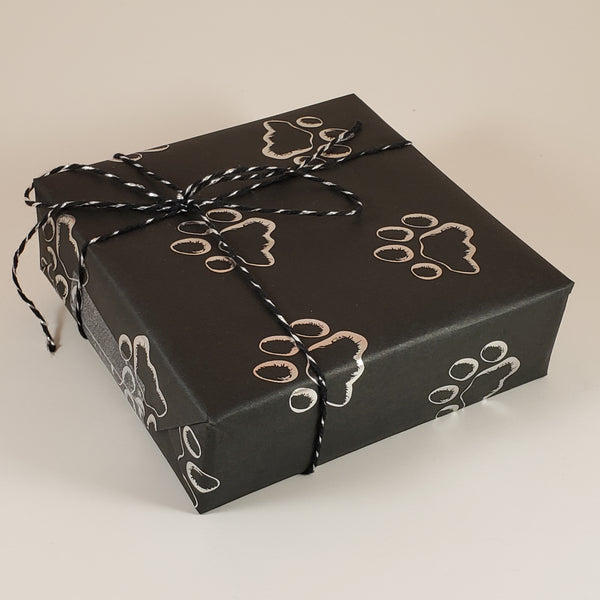 Dog Paws wrapping paper comes with 3 sheets per roll.  Each sheet is 19.5" x 27.5" (50x70cm) or 11.25 square feet.  Matte black background with silver foil paw prints.